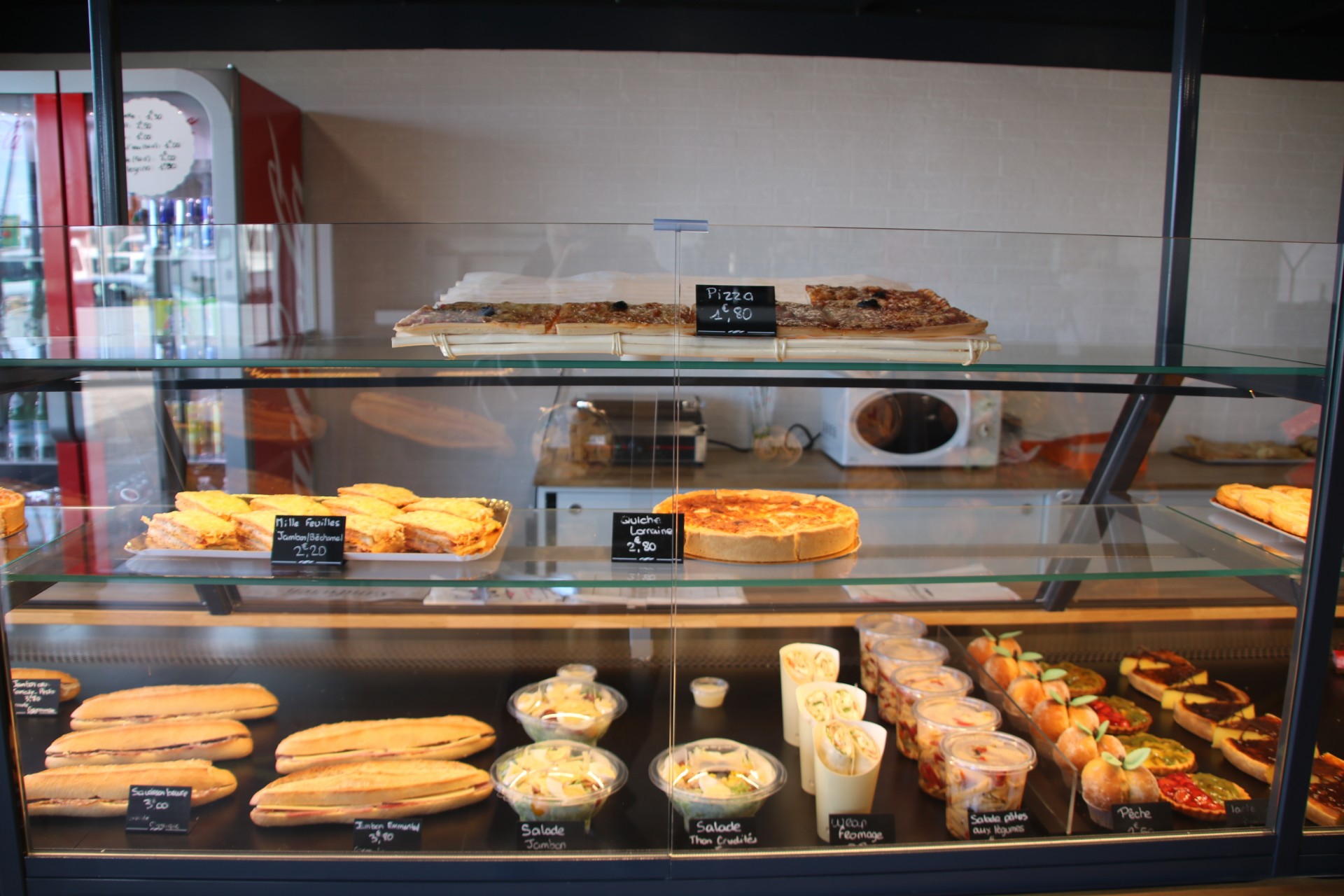 mille feuilles, quiche, sandwichs, salade, wrap.