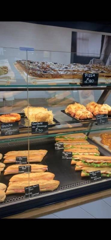 Quiche , croissant, sandwich, pan bagnat , pizza