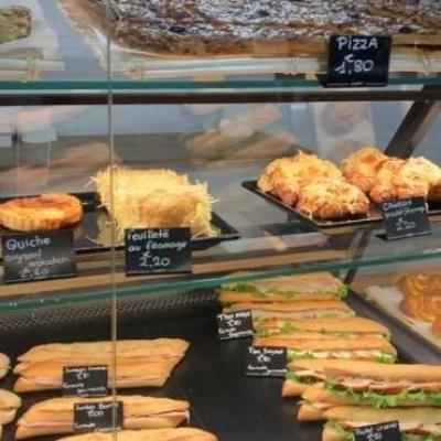 Quiche , croissant, sandwich, pan bagnat , pizza